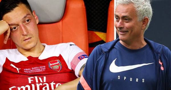 Mesut Ozil cạnh khóe Tottenham, Jose Mourinho đáp trả "cực gắt"