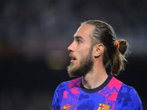 Tin Barcelona 2/8: Barca chính thức chia tay Oscar Mingueza