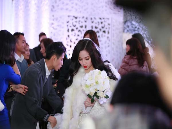 Mộng mị thấy đám cưới ngập tràn hoa và màu sắc