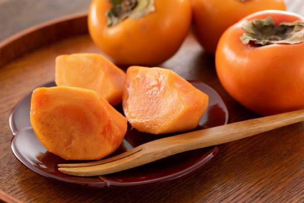 Giải mã giấc chiêm bao thấy hái quả hồng từ trên cây