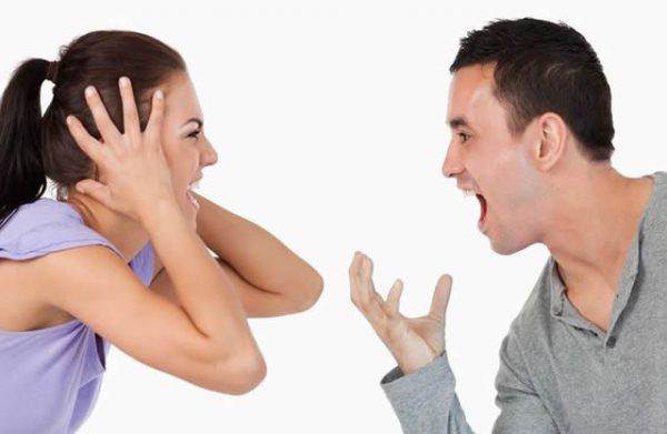 Mơ thấy mình cãi nhau với người khác