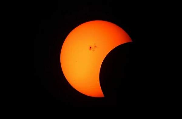 Nằm mơ thấy nhật thực là điềm gì? Có liên quan tài lộc?