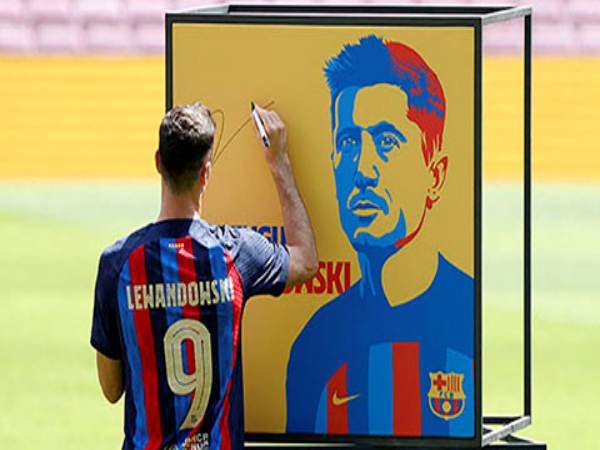 Số áo Lewandowski ở Barcelona, Bayern và Dortmund